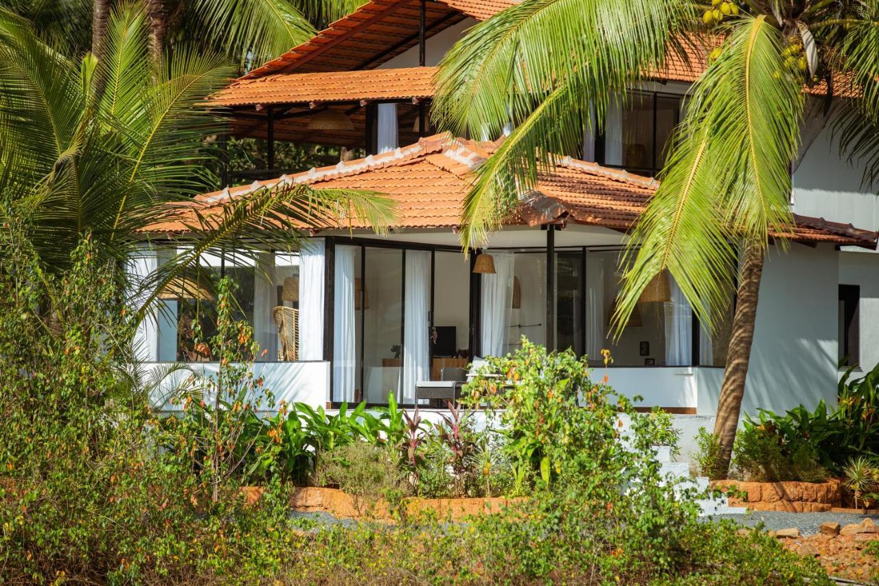 Pont Bleu Riverside & Pool Hotel *